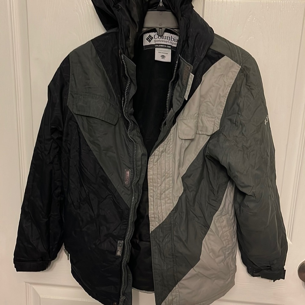 Kids winter coat with hood.